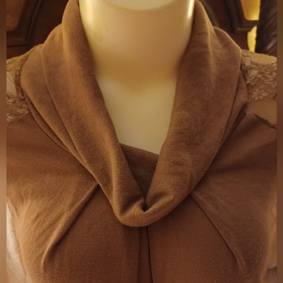 2/$15 SPEECHLESS Tan Colored Draped Turtle Neck Lace Shoulders - Picture 4 of 5